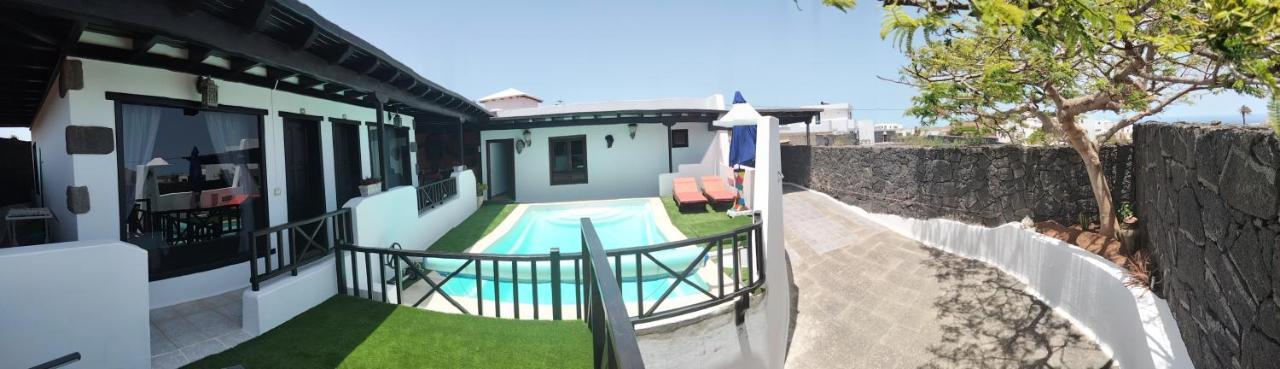 Aptos Con Piscina El Flamboyan 1 Apartment *